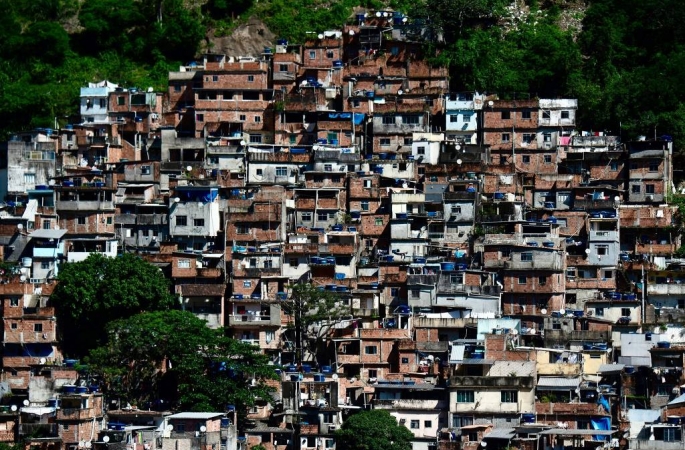 Brasil gasta com pobres, mas não investe neles