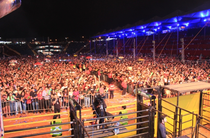 Com cavalgada, shows  e final de rodeio Emapa tem público recorde na arena de eventos