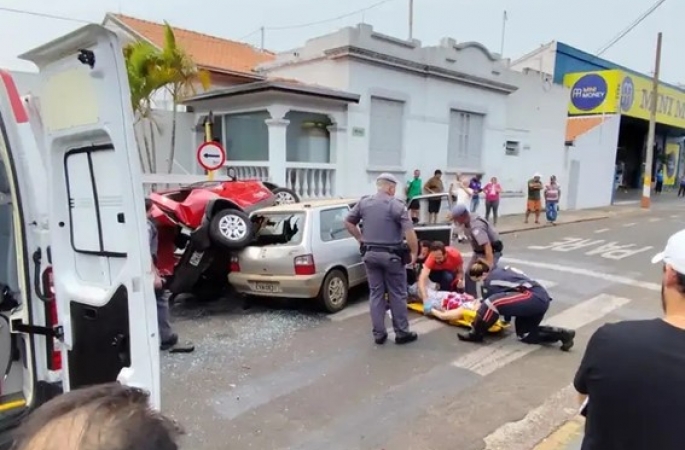 Laudo aponta que motorista passou mal antes de bater veículo no centro de Avaré