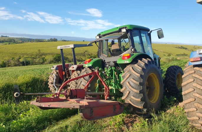 Quadrilha armada ataca propriedade rural rouba veículos e máquinas agrícolas na região de Botucatu