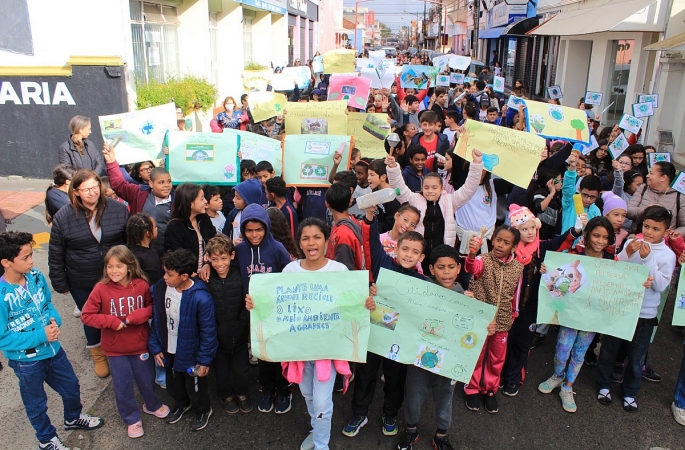 Dia Mundial do Meio Ambiente é celebrado com passeata em Avaré