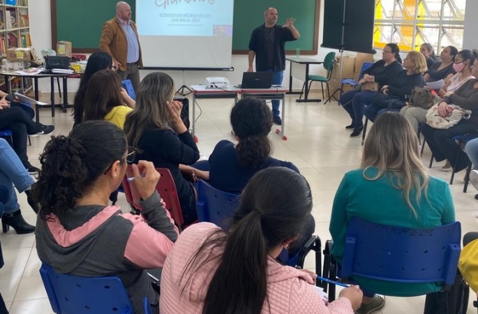 Professores recebem capacitação sobre alfabetização infantil