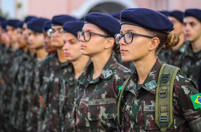 Forças Armadas estudam permitir alistamento de mulheres