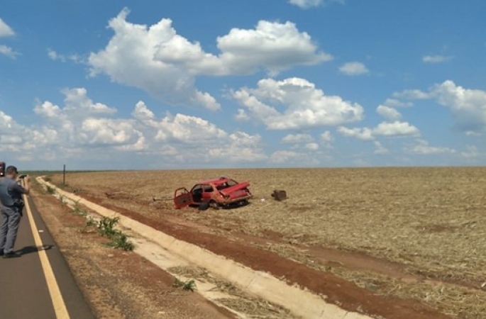 Homem morre após carro capotar em vicinal que liga Itaí a Itapeva