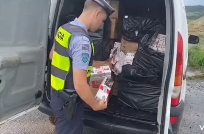 Homem é preso com 25 mil maços de cigarros contrabandeados em rodovia de Itararé