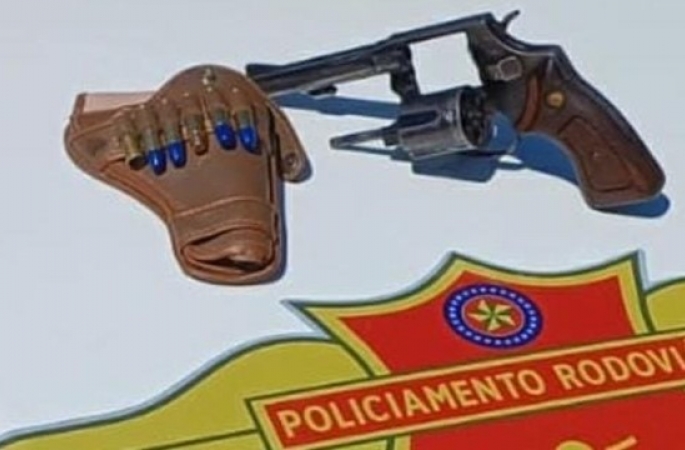 Polícia prende homem com revólver em rodovia de Avaré