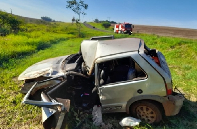 Homem morre após capotar o carro em rodovia de Taquarituba