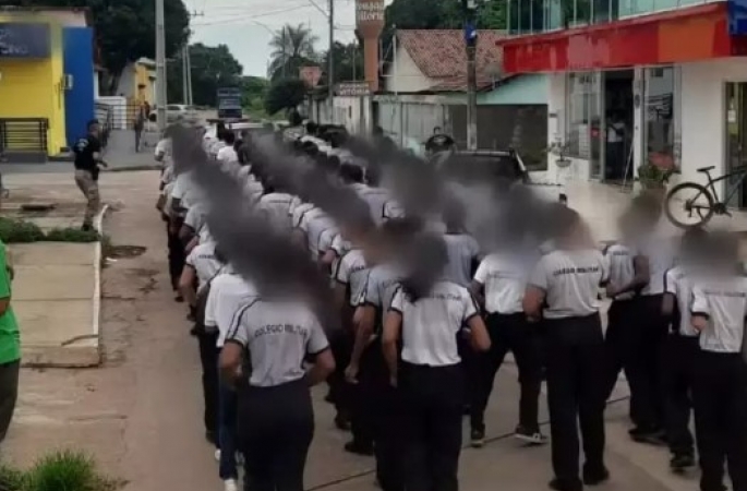 Estudantes de escola cívico-militar cantam versos de ódio em atividade escolar