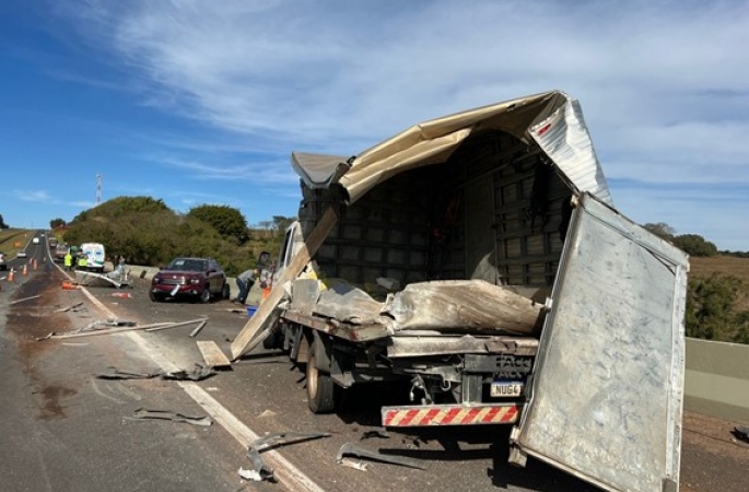 Trabalhador morre e outros dois ficam feridos ao pularem de ponte para escapar de acidente 