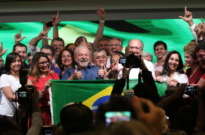 No primeiro discurso, Lula diz que combate à miséria é sua missão