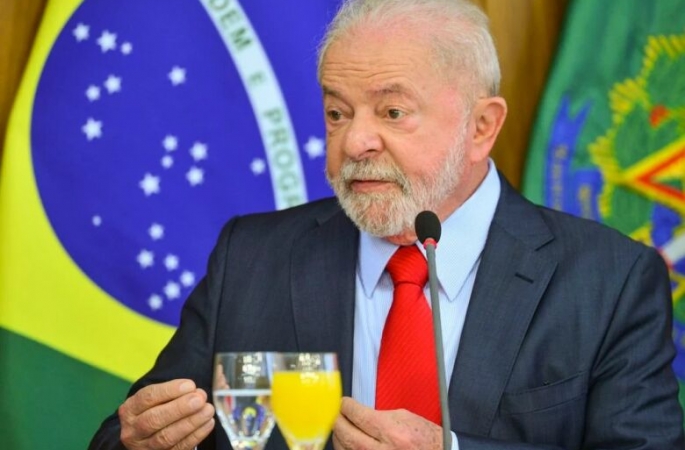 A ministros, Lula não garante reeleição em 2026