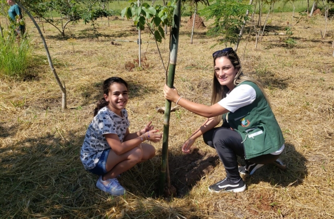 Alunos participam de plantio e visita técnica em ação do Dia Mundial da Água