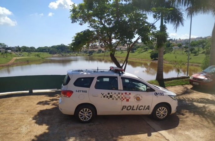 Corpo carbonizado é encontrado dentro de tubulação próxima à lago no interior de SP