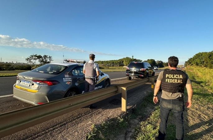 Policiais rodoviários são presos suspeitos de desviarem parte de maconha apreendida em rodovia 