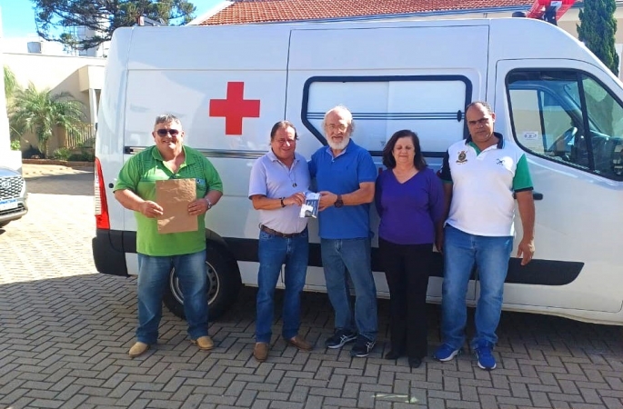 Secretaria Municipal da Saúde recebe ambulância da Santa Casa