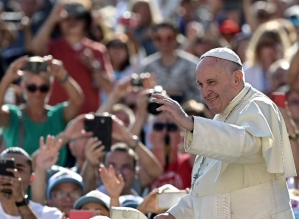 Pesquisa mostra católicos abertos a ‘mulher padre’ e contraceptivos