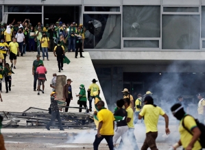 Lula decreta intervenção na segurança do DF após atos de terrorismo