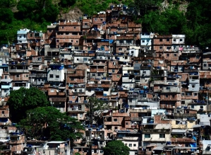 Brasil gasta com pobres, mas não investe neles