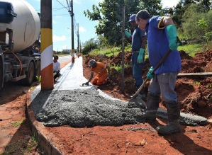 Prefeitura de Avaré implanta calçada na região do Cristo Redentor