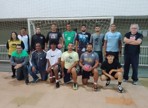 Ex-técnico da Seleção Brasileira de Handebol ministra treino a atletas de Avaré