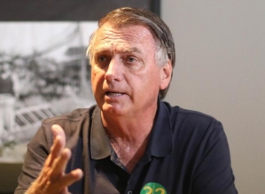 Bolsonaro cita perseguição e não descarta refúgio em embaixada se condenado; leia entrevista