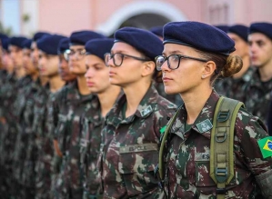 Forças Armadas estudam permitir alistamento de mulheres