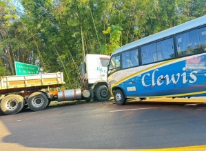 Engavetamento deixa feridos na Rodovia Raposo Tavares em Piraju