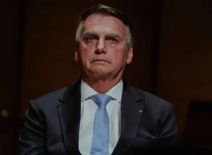 Bolsonaro afirma que direita se elegeu “na sua sombra” 