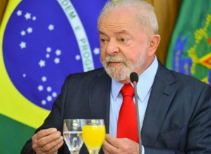 A ministros, Lula não garante reeleição em 2026