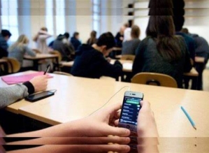 Comissão aprova projeto que proíbe o uso de celular em escolas públicas e privadas