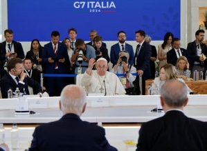 Papa Francisco pede no G7 a proibição de “armas autônomas letais”