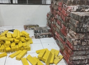 Polícia apreende mais de uma tonelada de maconha em caminhão que tombou no interior de SP